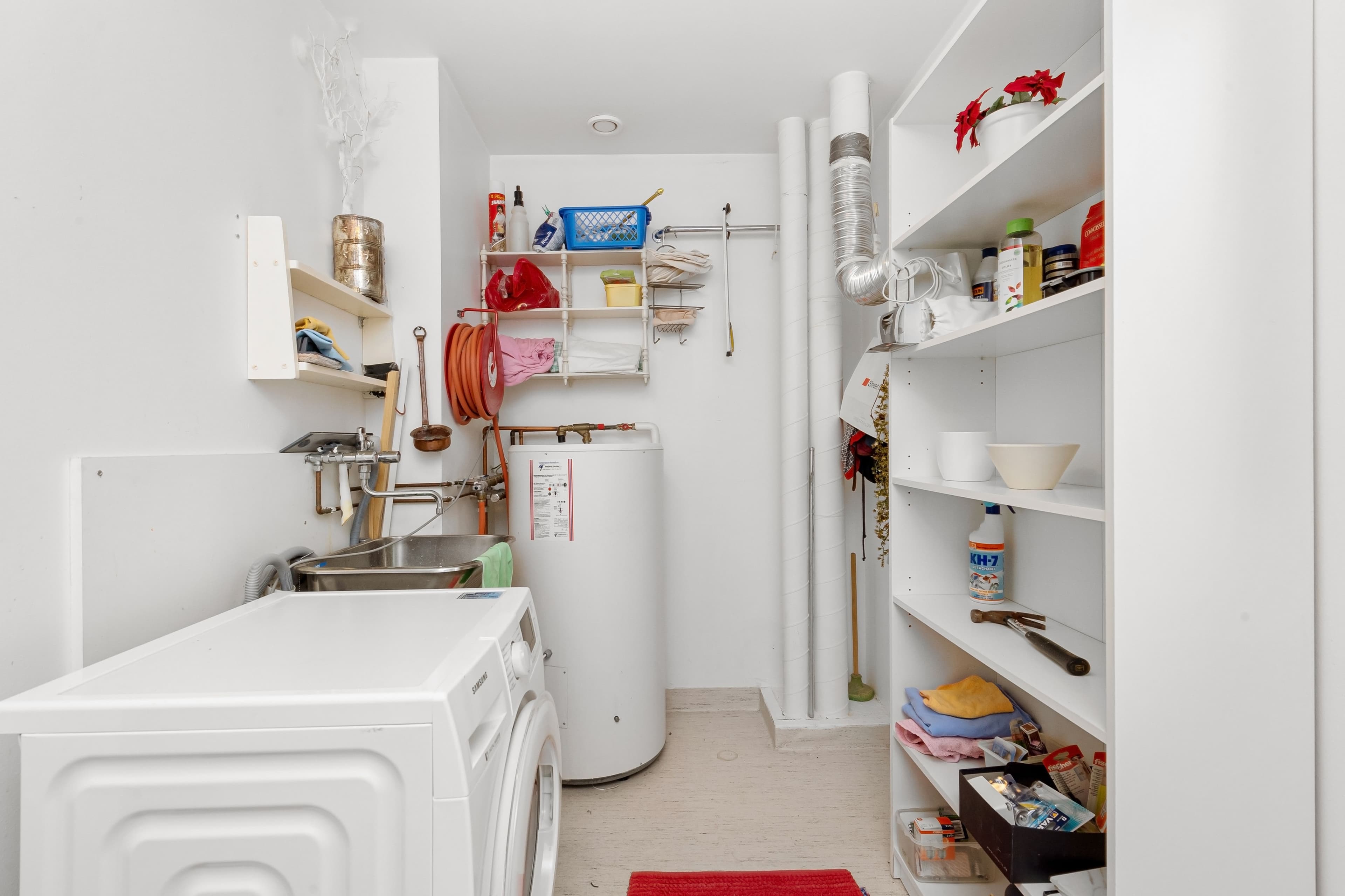 Gas Hot Water Replacement Guide: Heat Pump, Electric or Solar? guide cover image