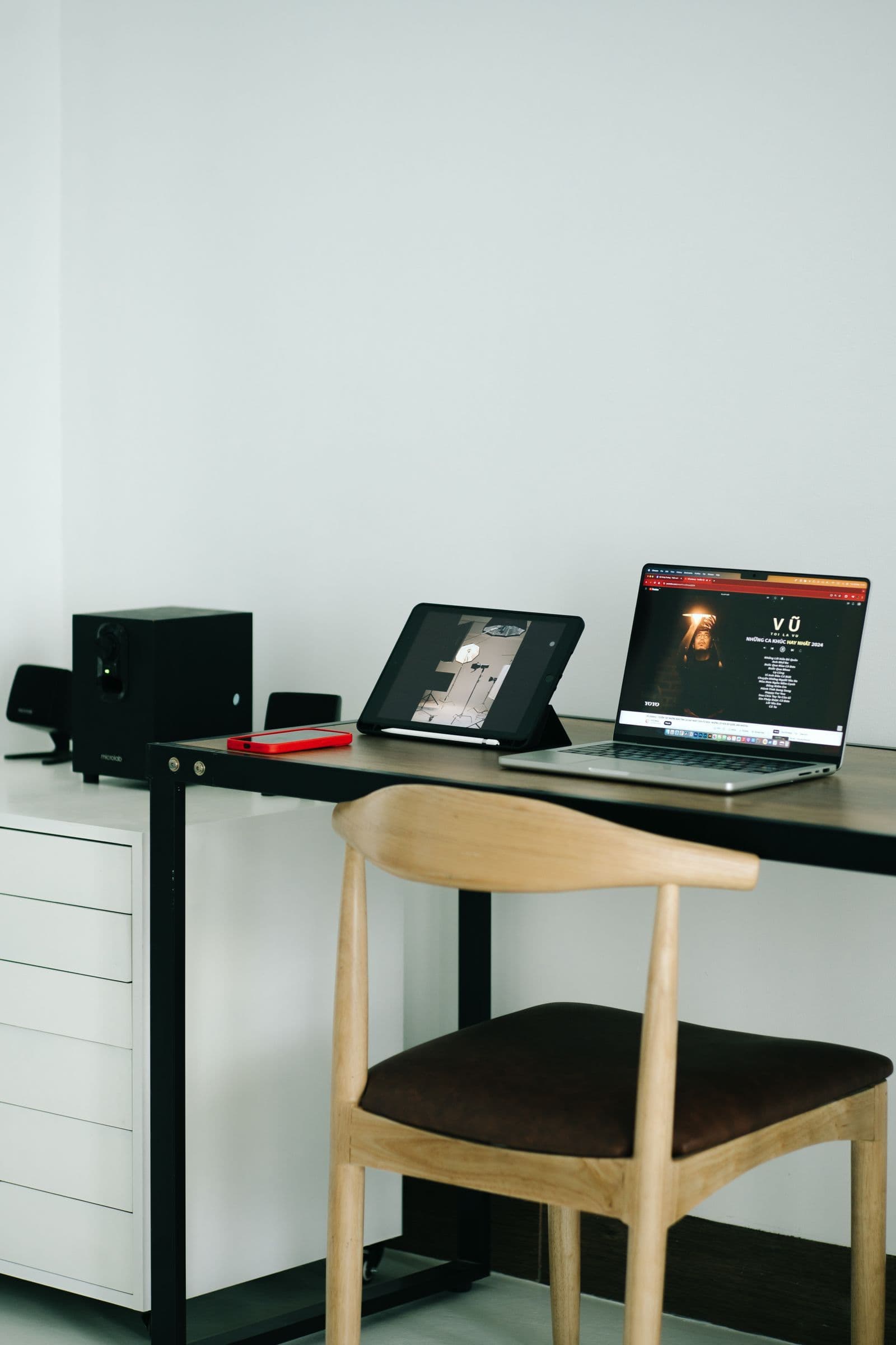 Tablet, laptop, mobile hotspot and SIM card for a data-only service