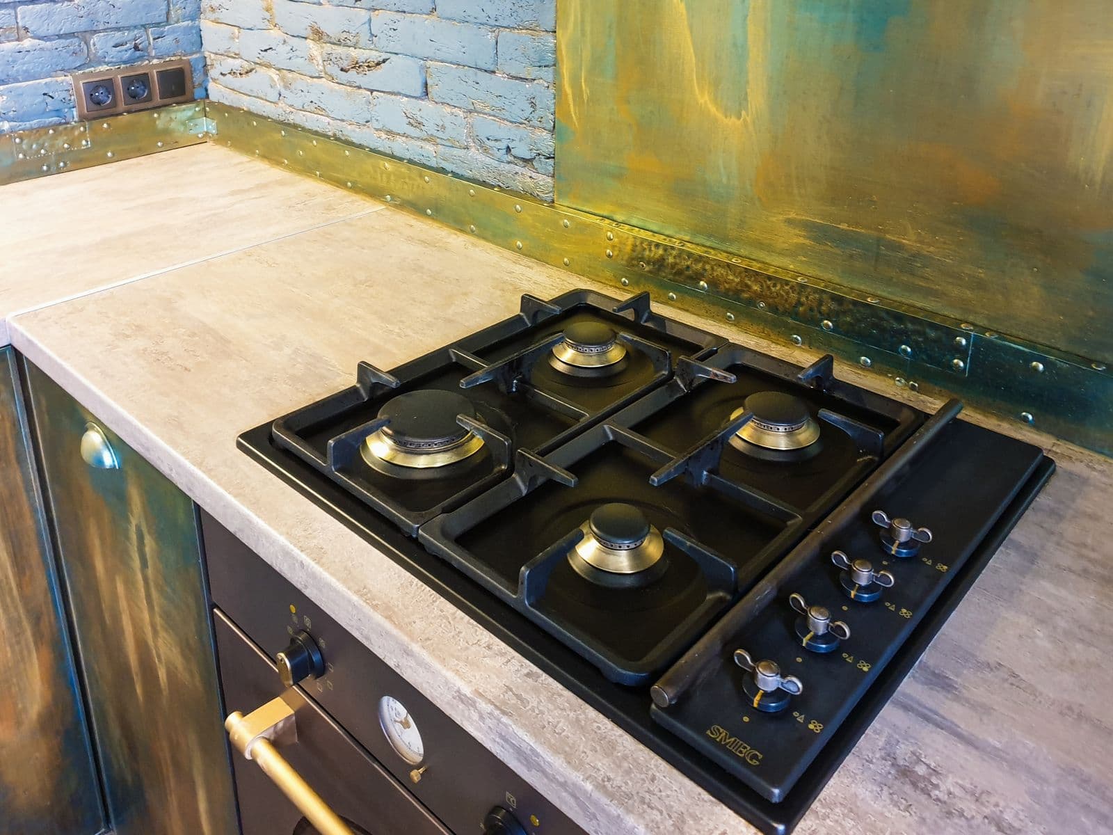 Gas cooktop illustrating household gas use, not a specific LPG cylinder or offer
