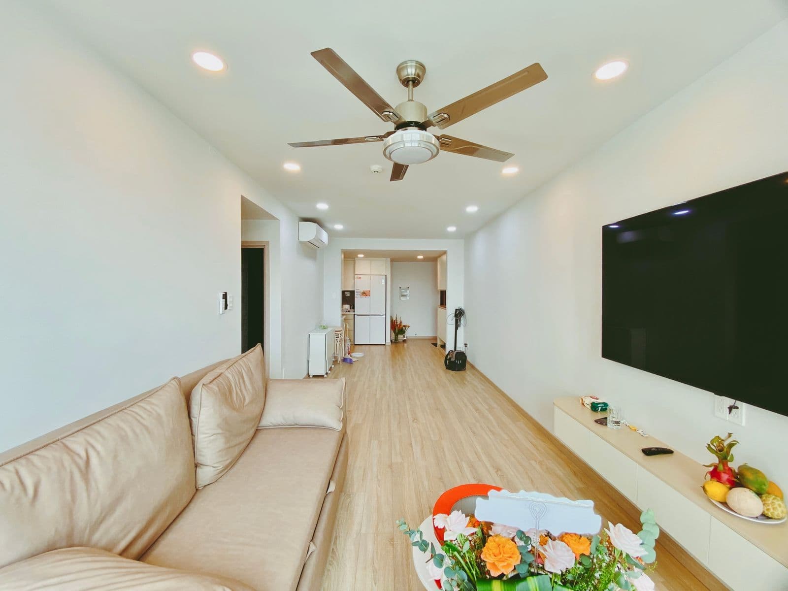 Ceiling fan above a furnished open-plan living room
