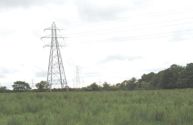 Electricity distribution lines used to explain default electricity offers