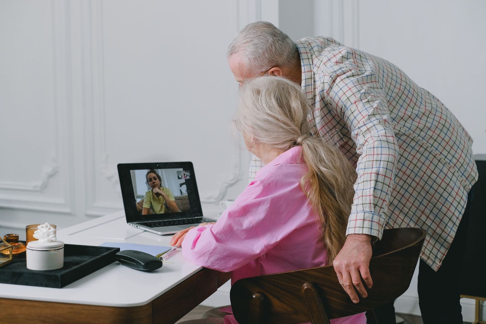 Internet Plans for Seniors and Pensioners: A Fair Guide guide cover image